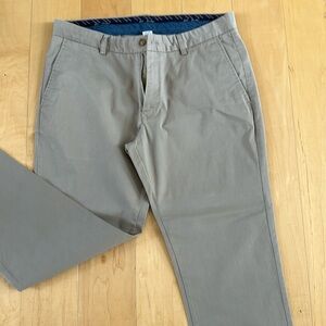 Jos A Bank slim fit khakis in 98% cotton, 2% elastane. 30” inseam